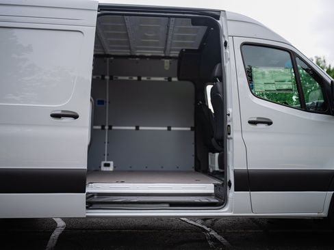 New 2026 Mercedes-Benz Sprinter 2500 image 17