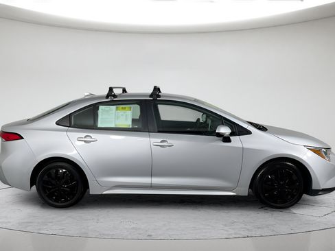 Used 2020 Toyota Corolla LE FWD image 2