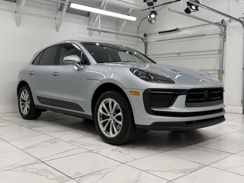 Certified 2025 Porsche Macan image 10