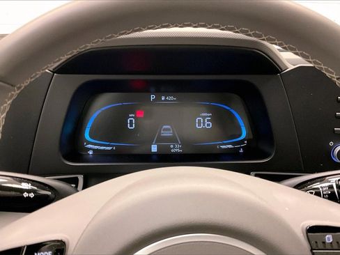 Certified 2025 Hyundai Elantra Sport image 19