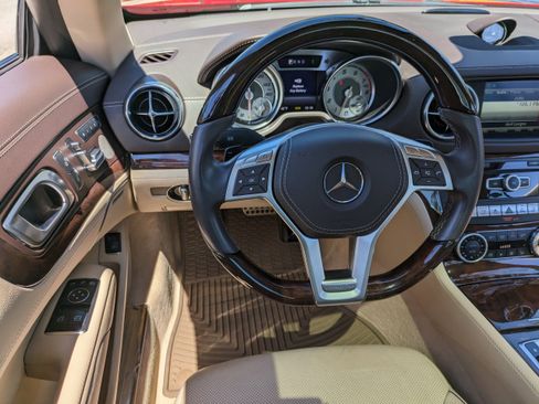 Used 2014 Mercedes-Benz SL 550 image 16