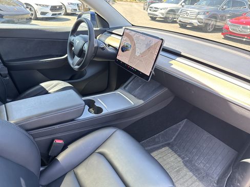 Used 2021 Tesla Model Y Long Range AWD/4WD image 11