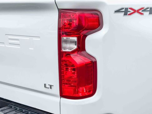 Used 2025 Chevrolet Silverado 2500 LT w/ Convenience Package AWD/4WD image 8