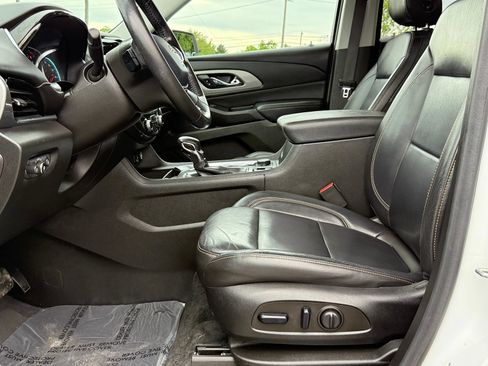 Certified 2021 Chevrolet Traverse LT w/ LT Premium Package AWD/4WD image 18