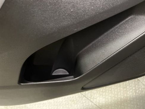 Used 2023 Chevrolet Equinox LS image 44