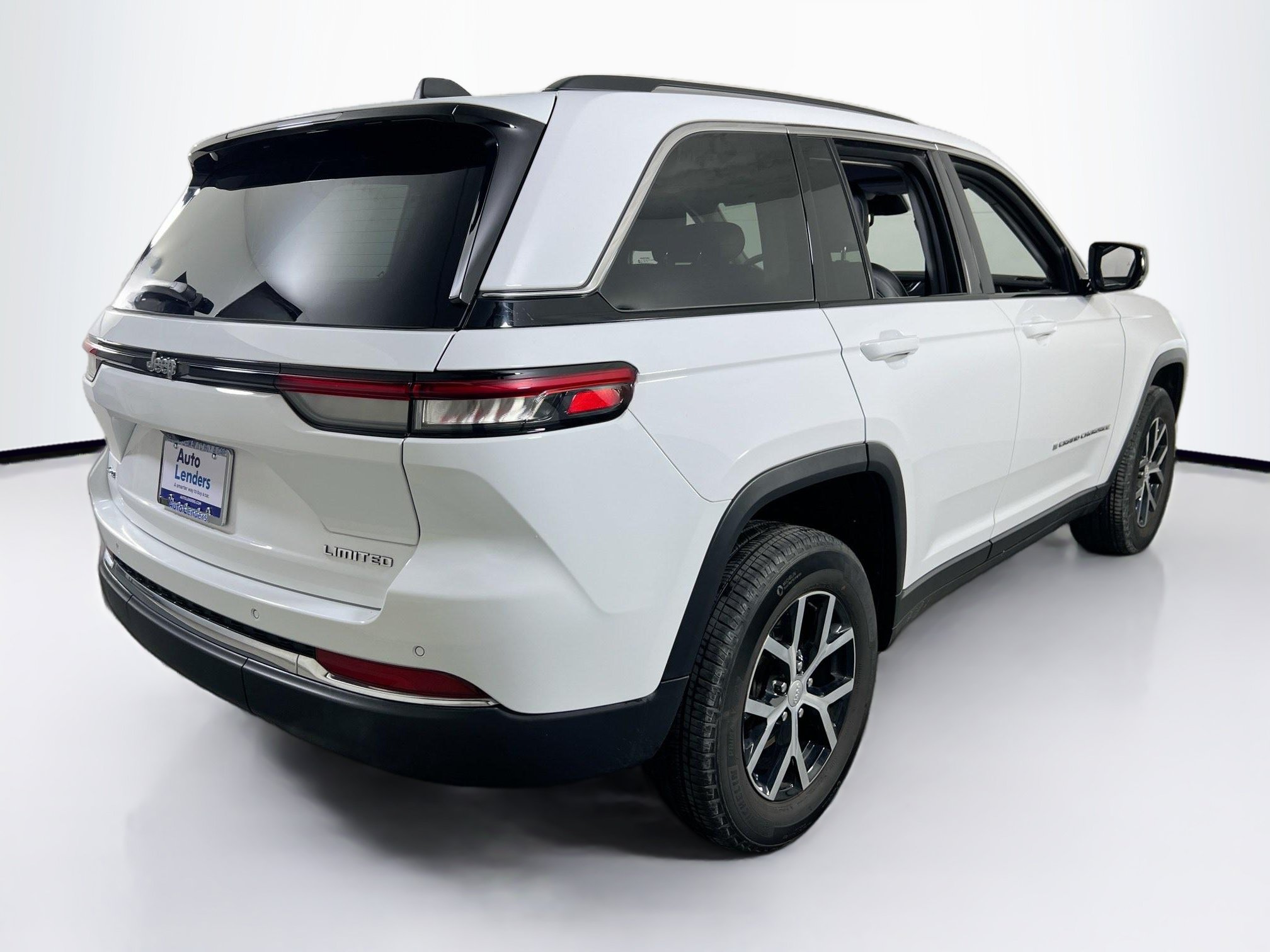 Used 2023 Jeep Grand Cherokee Limited AWD/4WD image 5