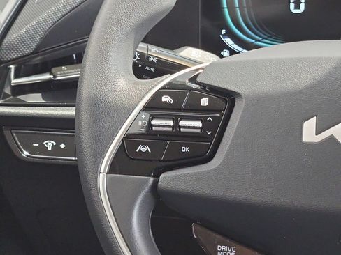 Used 2025 Kia Niro LX FWD image 42