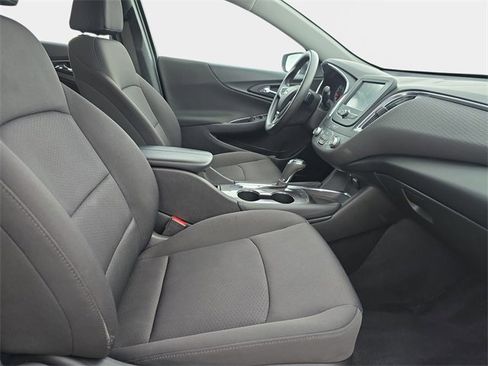 Used 2018 Chevrolet Malibu LT image 12