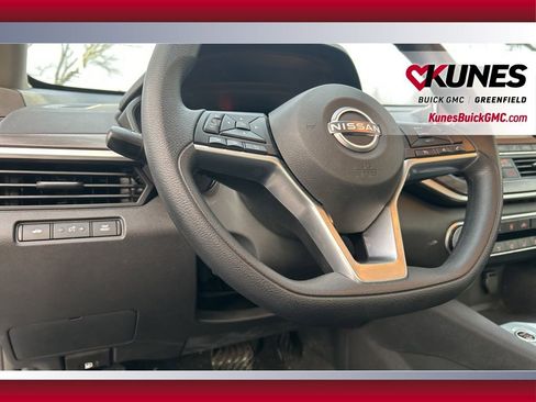 Used 2025 Nissan Altima 2.5 SV image 20