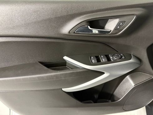 Used 2024 Chevrolet Trax RS w/ Driver Confidence Package image 19