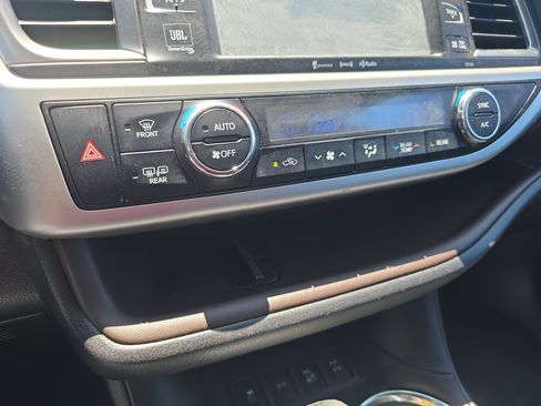 Used 2016 Toyota Highlander Limited Platinum AWD/4WD image 24