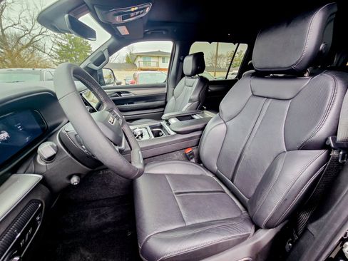 Used 2024 Jeep Wagoneer L Series II w/ Convenience Group I image 19