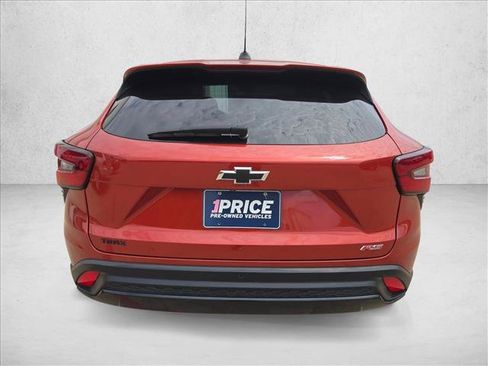 Used 2024 Chevrolet Trax RS w/ Driver Confidence Package FWD image 7