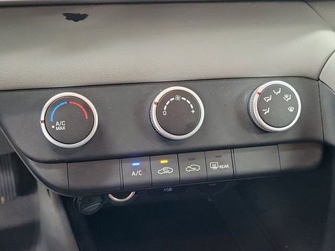 Used 2025 Hyundai Elantra SE image 30