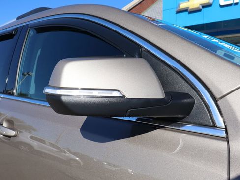 Used 2023 GMC Acadia SLE w/ Driver Convenience Package image 2