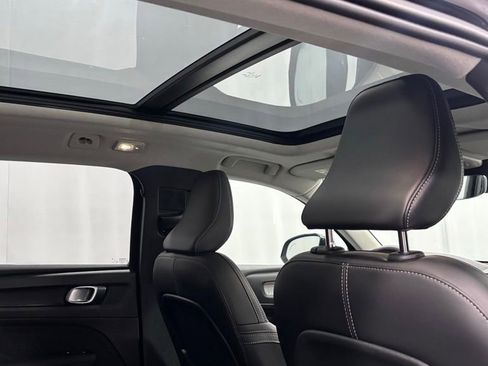 Certified 2025 Volvo XC40 B5 Plus AWD/4WD image 26