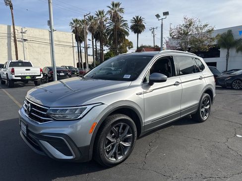 Used 2022 Volkswagen Tiguan SE image 2