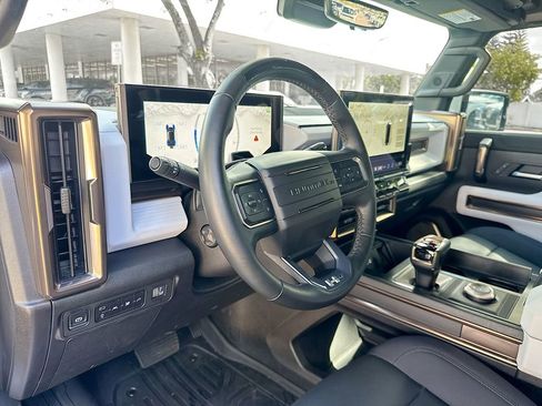 Used 2025 GMC Hummer EV 2X image 10