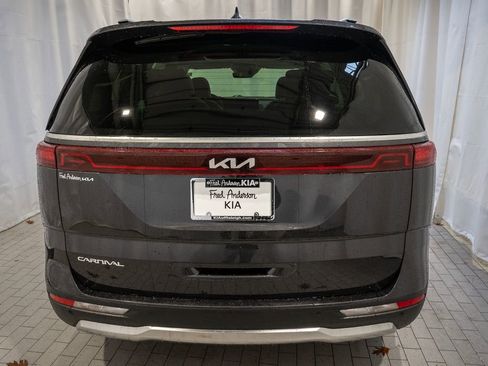 Certified 2024 Kia Carnival SX Prestige image 5