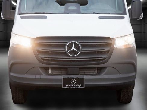 Used 2025 Mercedes-Benz Sprinter 4500 image 13