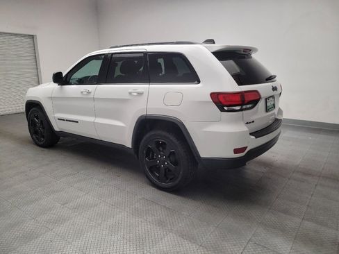 Used 2019 Jeep Grand Cherokee Laredo AWD/4WD image 3