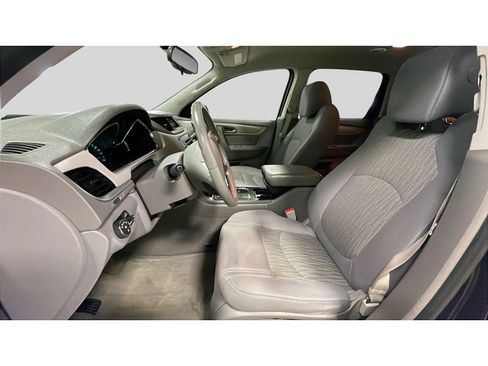 Used 2017 Chevrolet Traverse LT w/ Traveler's Package FWD image 12