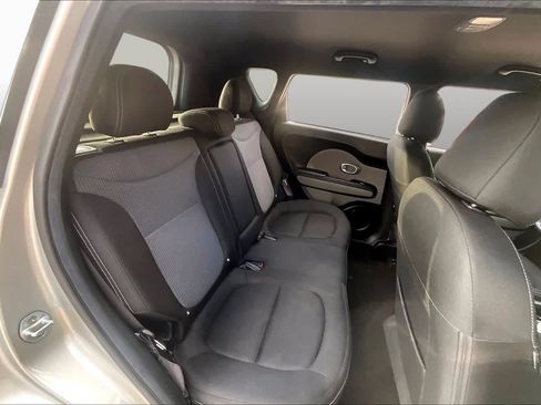 Used 2017 Kia Soul + FWD image 19