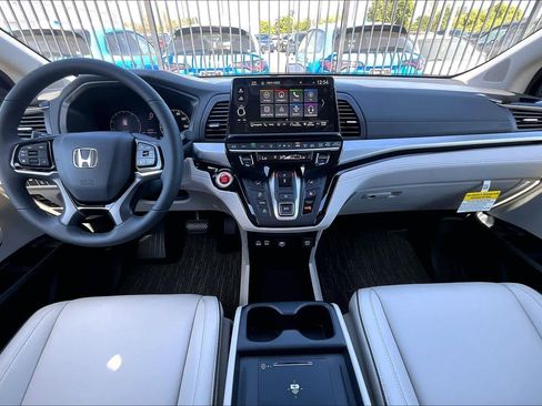 New 2026 Honda Odyssey Touring image 5