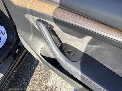 Used 2023 Tesla Model 3 Standard Range image 23