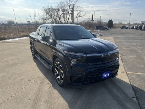 Used 2024 Chevrolet Silverado EV RST image 8