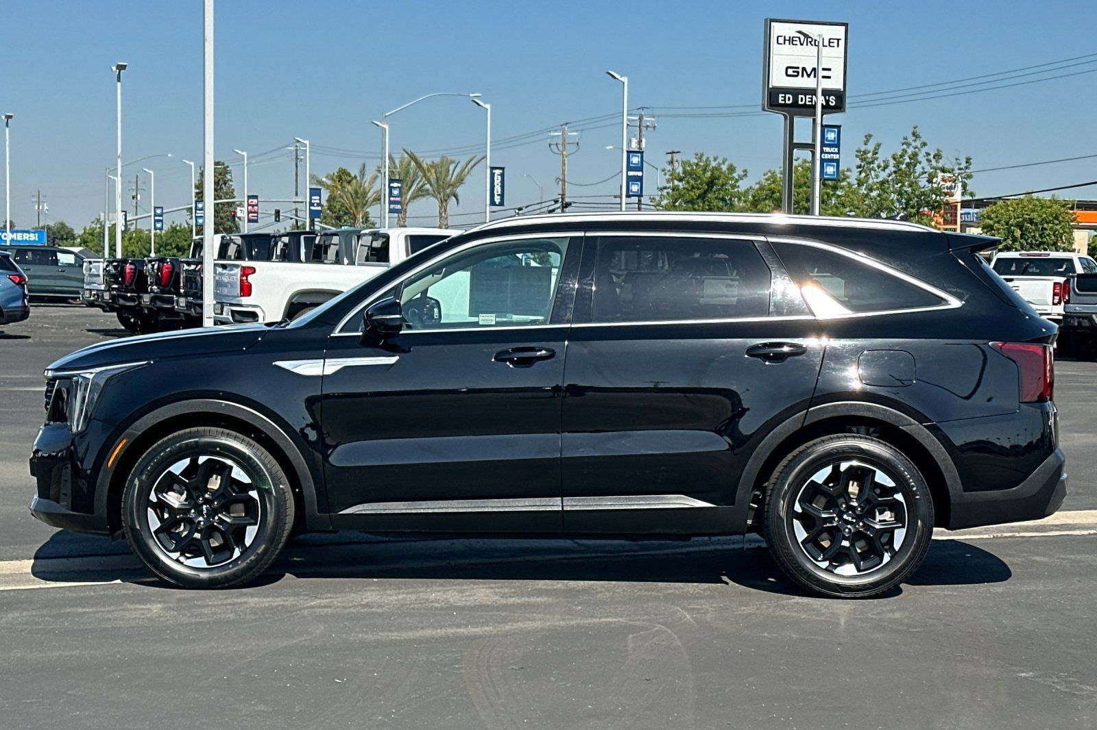 Used 2024 Kia Sorento S FWD image 8