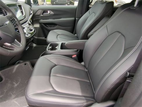 New 2026 Chrysler Voyager LX image 35