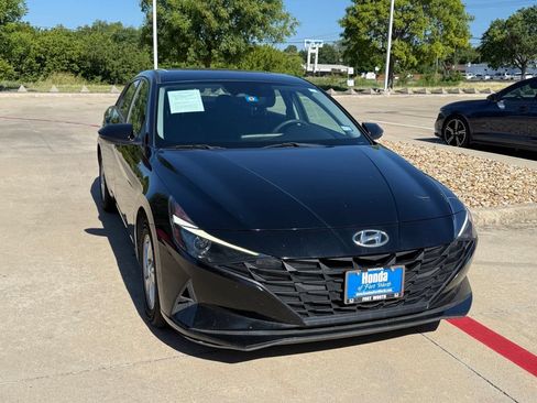 Used 2021 Hyundai Elantra SE FWD image 7