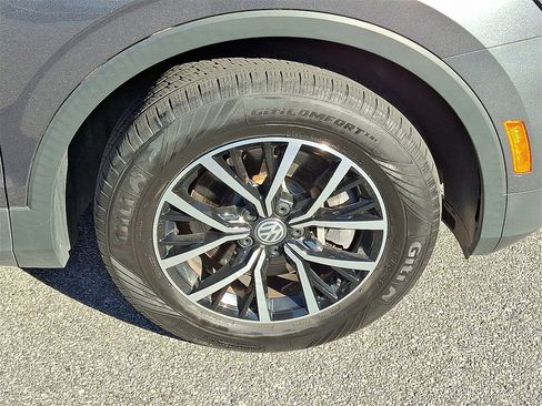 Used 2021 Volkswagen Tiguan SE image 8