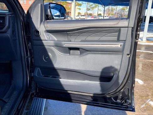Used 2022 Ford Expedition Platinum image 21