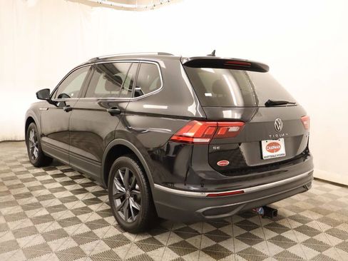 Used 2022 Volkswagen Tiguan SE w/ Panoramic Sunroof Package image 3