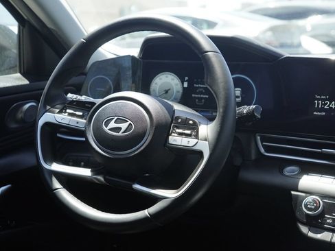 Used 2025 Hyundai Elantra SEL FWD image 27