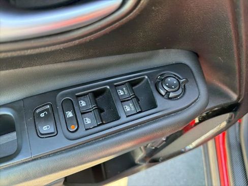 Used 2018 Jeep Renegade Altitude image 18