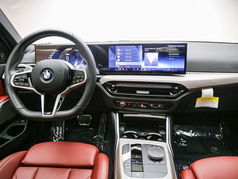 Used 2025 BMW 330i Sedan w/ M Sport Package RWD image 13