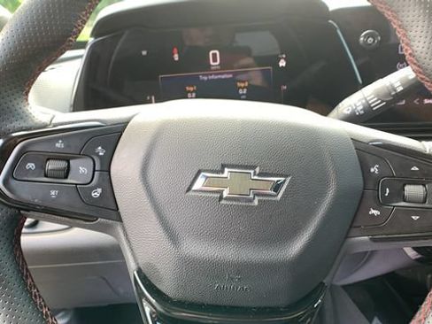 Used 2024 Chevrolet Trax RS FWD image 15