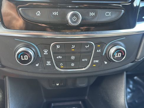 Used 2023 Chevrolet Traverse LT AWD/4WD image 39
