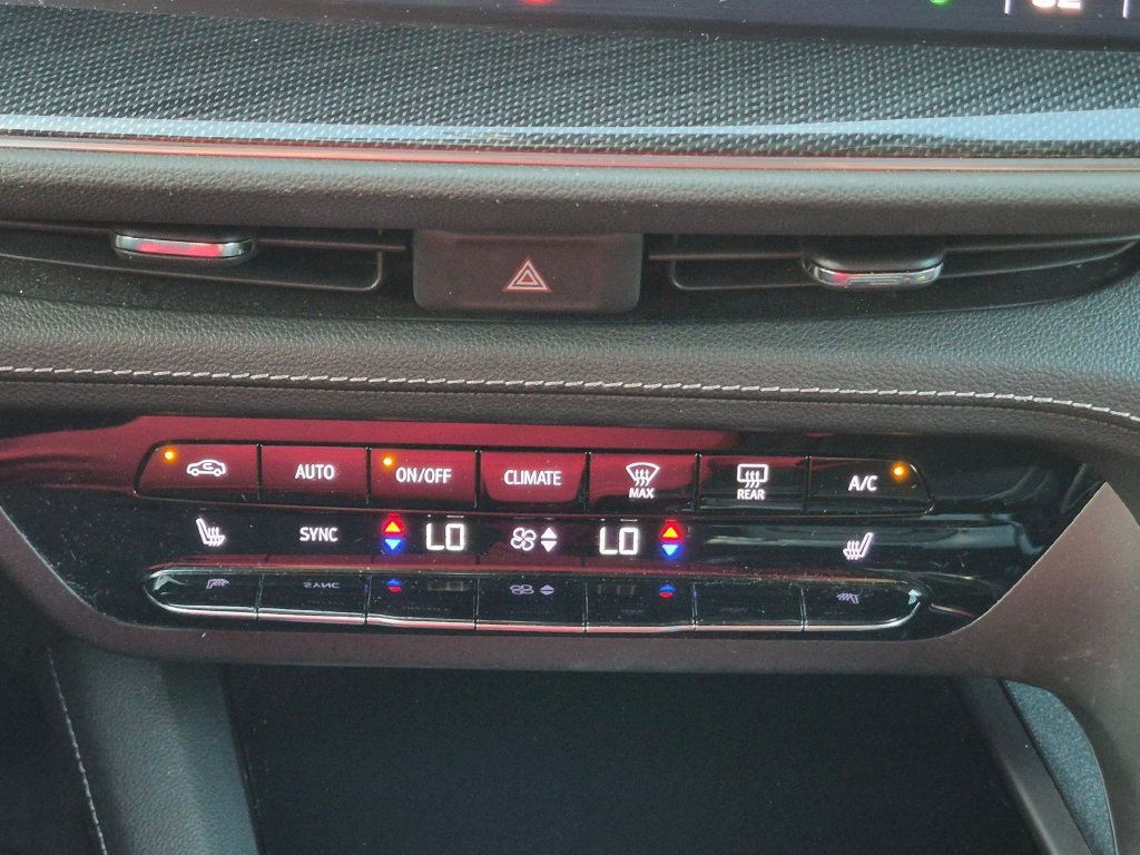 Used 2021 Buick Envision Essence AWD/4WD image 17