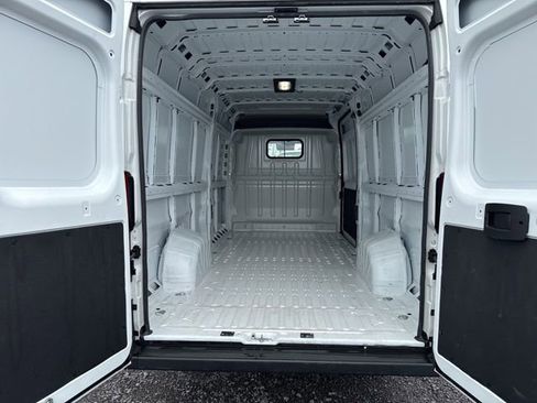 Used 2025 RAM ProMaster 3500 w/ Convenience Group image 21