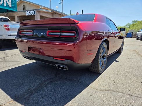 Used 2018 Dodge Challenger SXT Plus RWD image 9