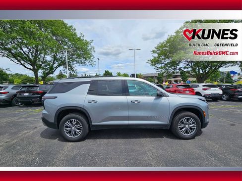 Used 2024 Chevrolet Traverse LT AWD/4WD image 4