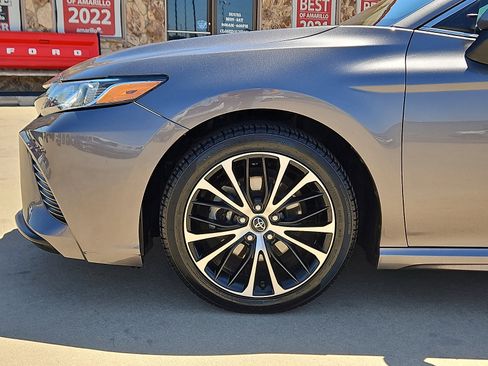 Used 2018 Toyota Camry SE w/ Convenience Package FWD image 5