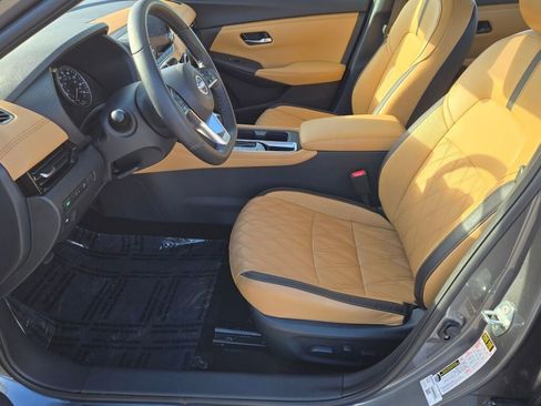 Used 2025 Nissan Sentra SV w/ SV Premium Package image 19