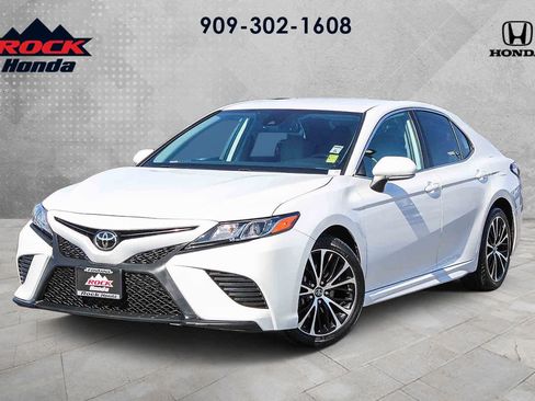 Used 2019 Toyota Camry SE image 1