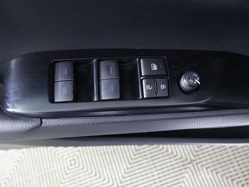 Used 2025 Toyota Camry SE FWD image 33