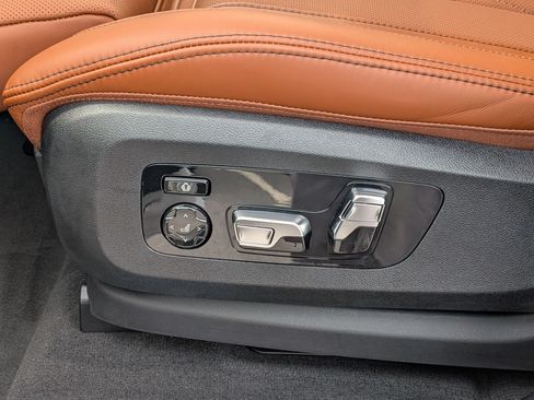 New 2027 BMW X7 xDrive40i w/ M Sport Package AWD/4WD image 16